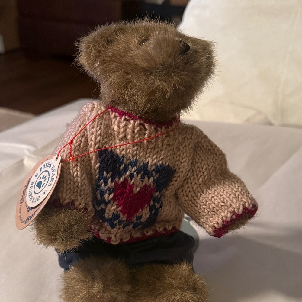 Vintage Boyd's Bears Bailey & Friends 
"Matthew" 8" Jointed Bear, Sweater 1996